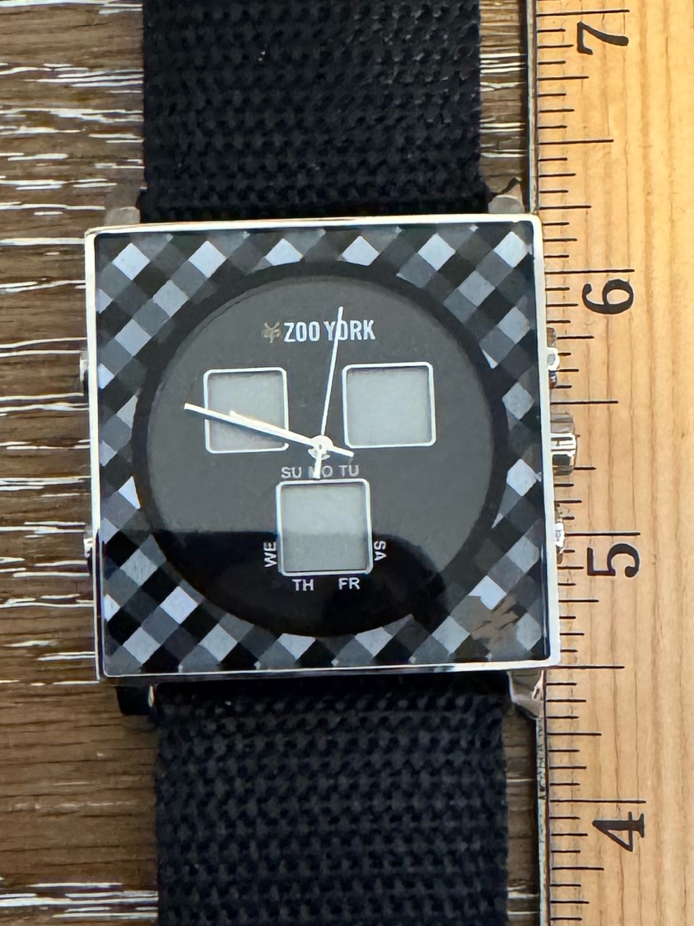 Zoo York Excelsior Black Watch with Checkerboard Bezel